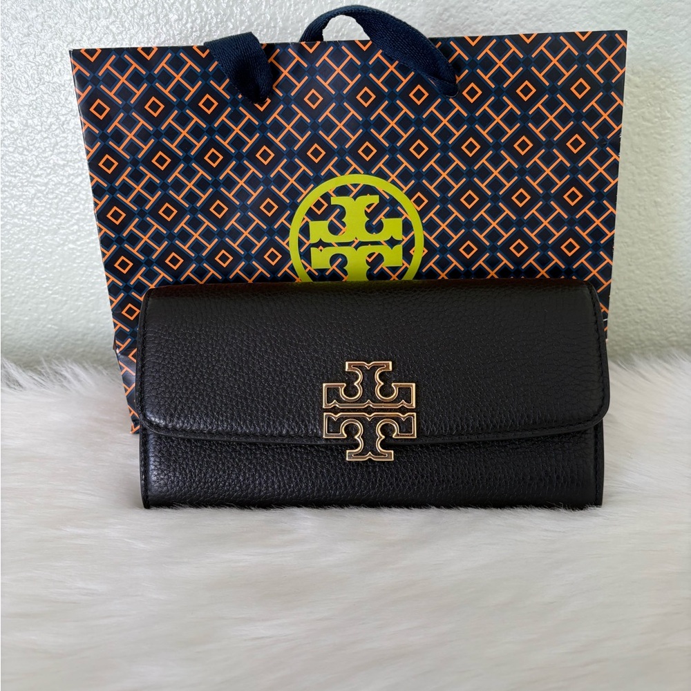 Tory Burch Women's Britten Pebble Leather Envelope Wallet (Black)